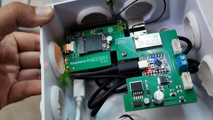 Tarjeta electrónica diseñada y fabricada por OVIX
